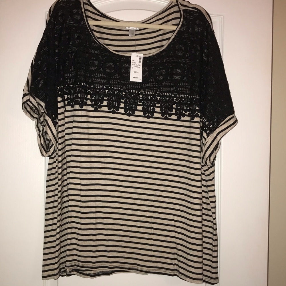 🌟NWT Black and Tan lace topped shirt🌟